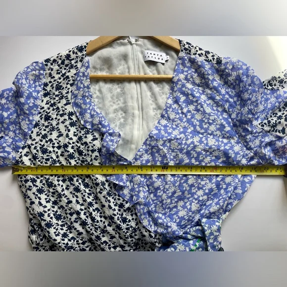 Tanya Taylor Silk Wrap Mini Dress
Size 12 - Picture 7 of 9